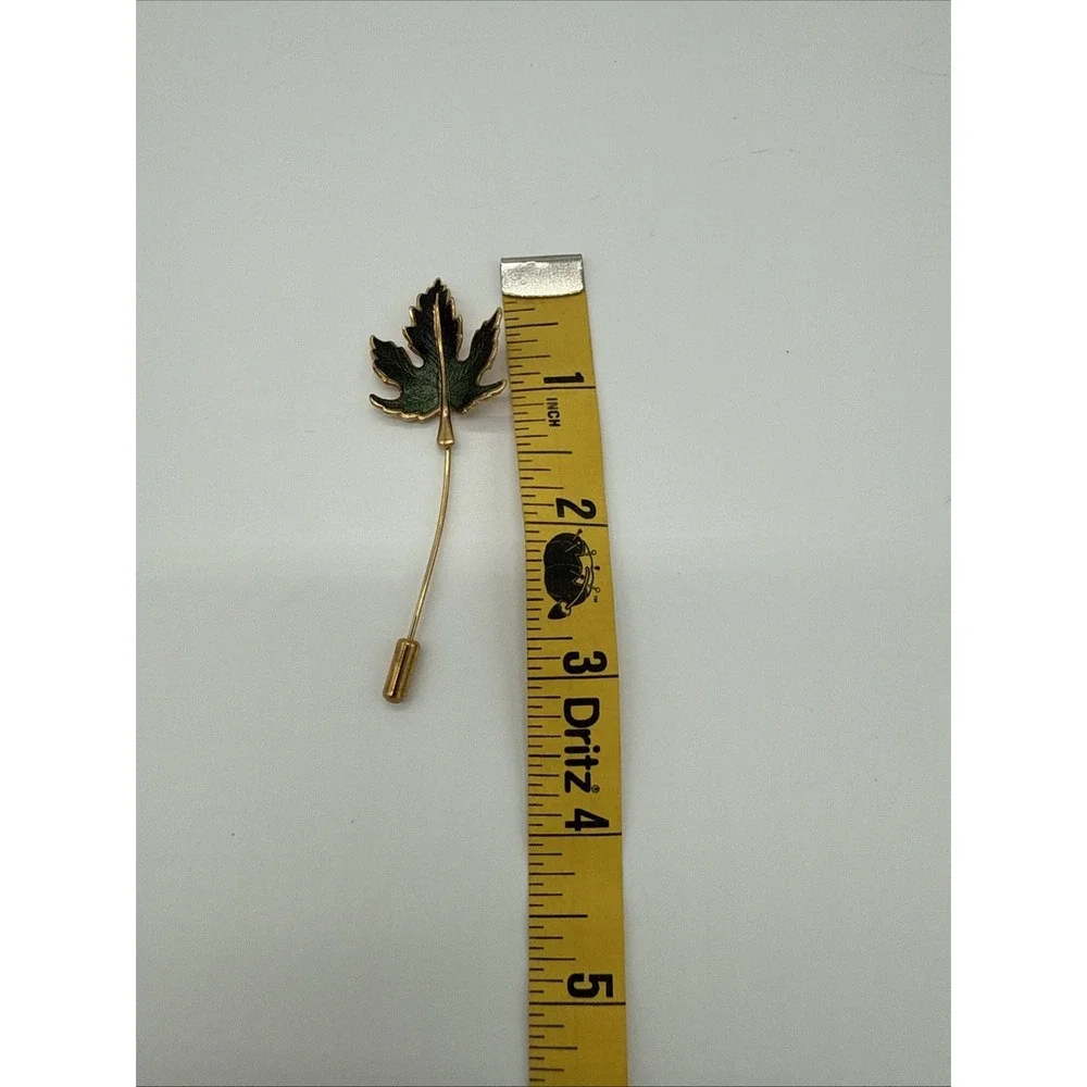 Maple Leaf Stick Lapel Hat Pin Gold Tone Green Guilloche‎ Enamel